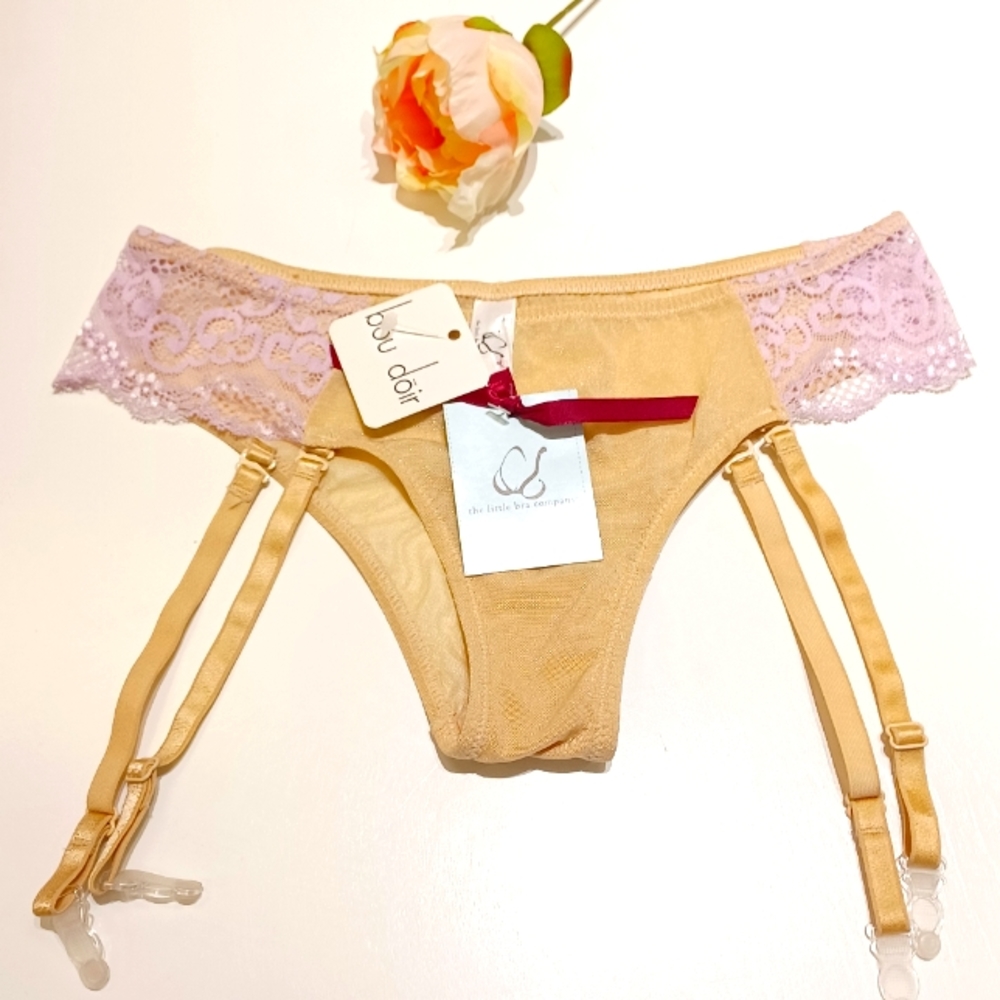 Lavender lace detailed panty w/garters
